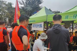 登顶西甲！赫罗纳主帅：我们展现冠军队水准，必须享受当下